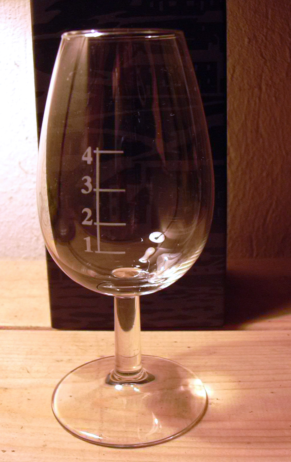 Professional nosing glass similar to ISO 3591 specification